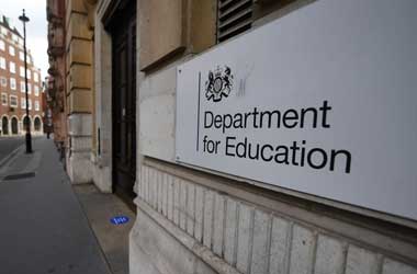 UK’s DfE Reprimanded as Gambling Firms Gain Access to Student Database